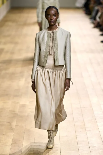 Look 27